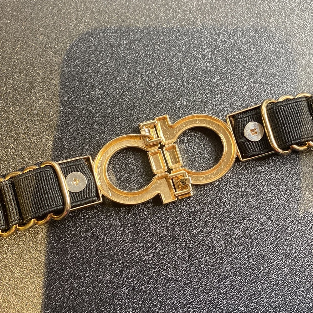 Womens Black and gold clasp belt elasticated 66cm Like new ✨✨ - Picture 4 of 7